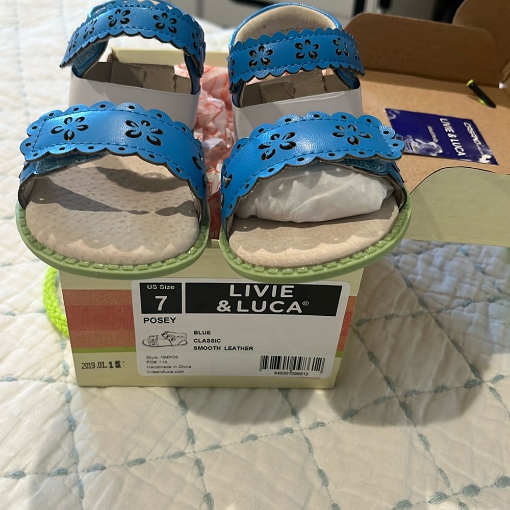 Livie & Luca 
Blue Classic
Smooth Leather
Size 7